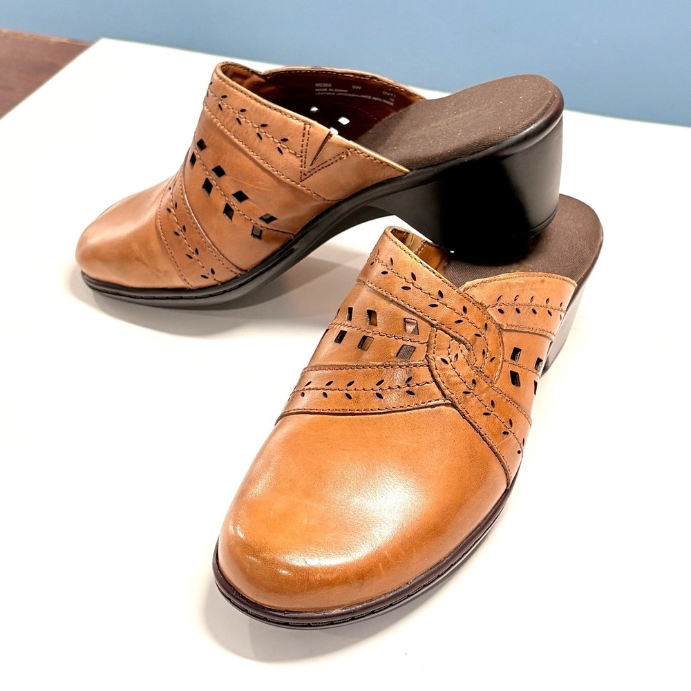 Clarks Womens Tan Leather Laser Cut Mules Size 9W Low Block Heel Slip On Clogs